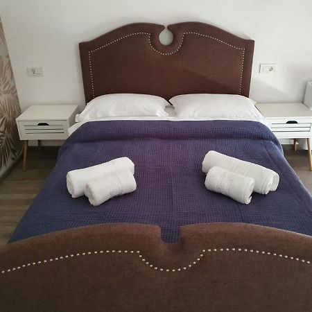 Hill House 호텔 드로베타 투르누 세베린 외부 사진